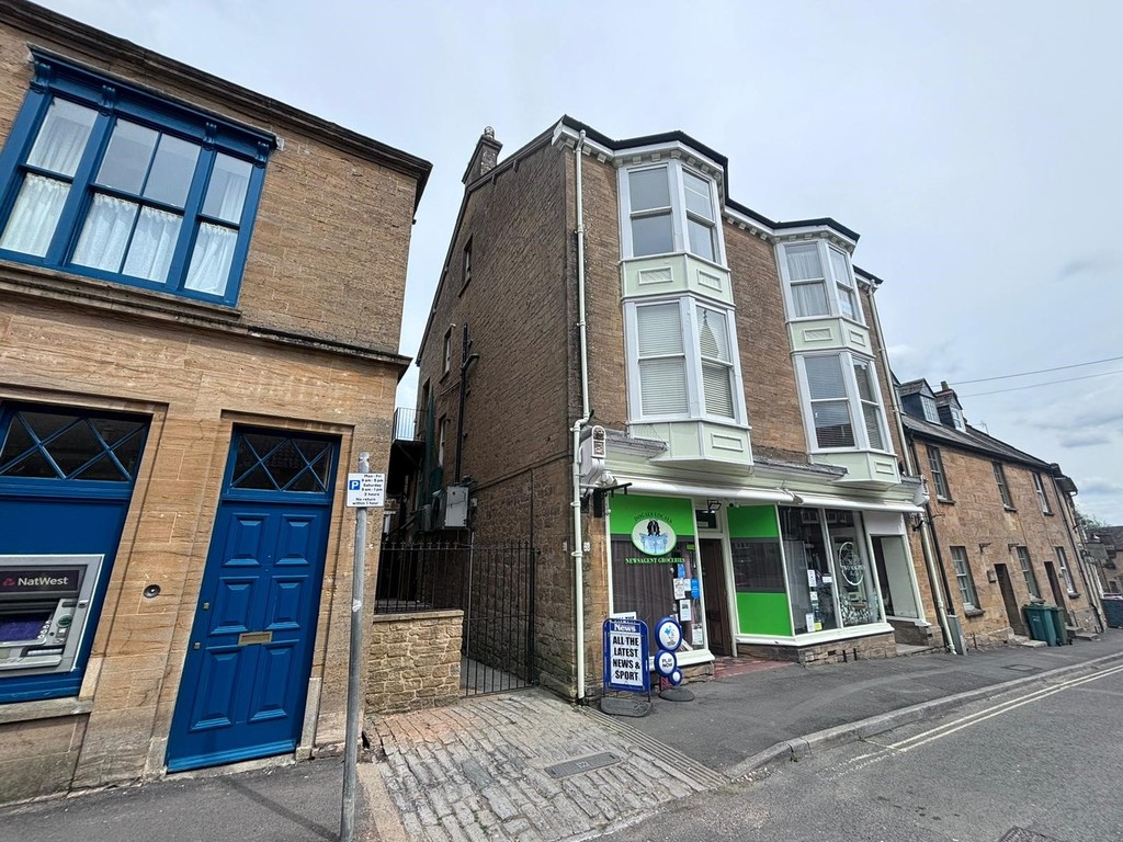 2 bed Apartment for rent in Somerset. From Martin & Co - Yeovil