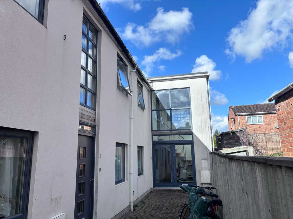 1 bed House Share for rent in Somerset. From Martin & Co - Yeovil