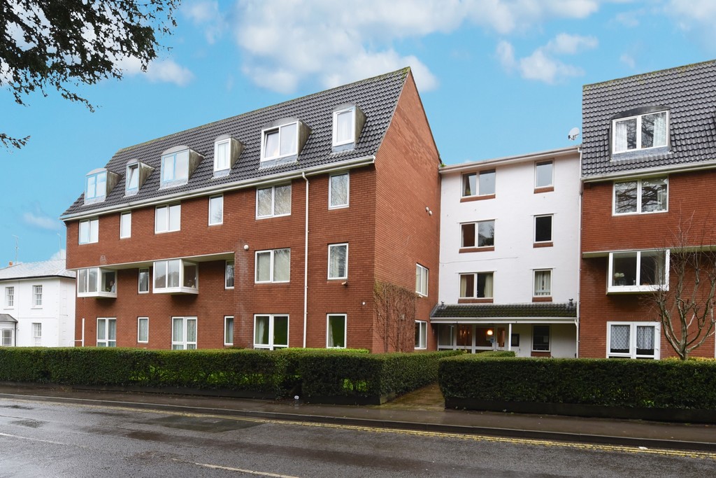1 bed Apartment for rent in Somerset. From Martin & Co - Yeovil