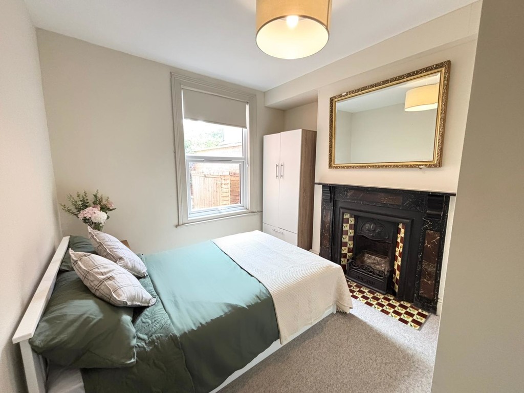 1 bed House Share for rent in Somerset. From Martin & Co - Yeovil