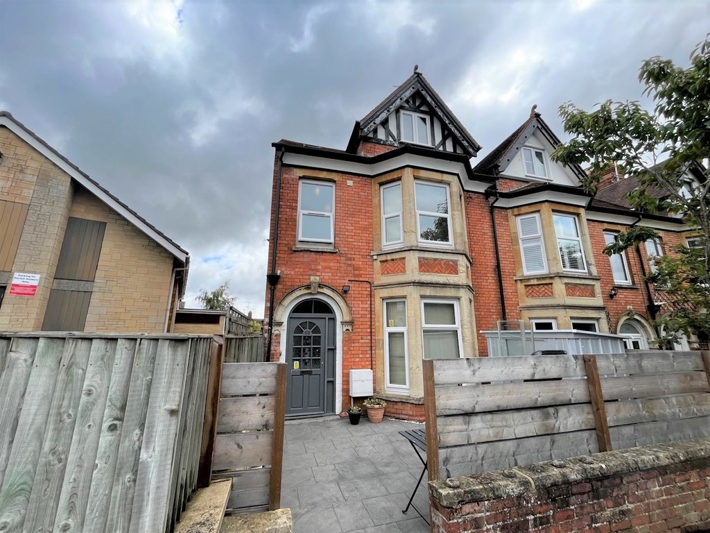 1 bed House Share for rent in Somerset. From Martin & Co - Yeovil