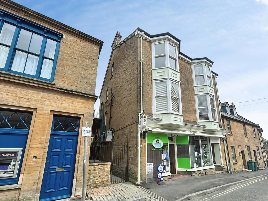 2 bed Apartment for rent in Somerset. From Martin & Co - Yeovil