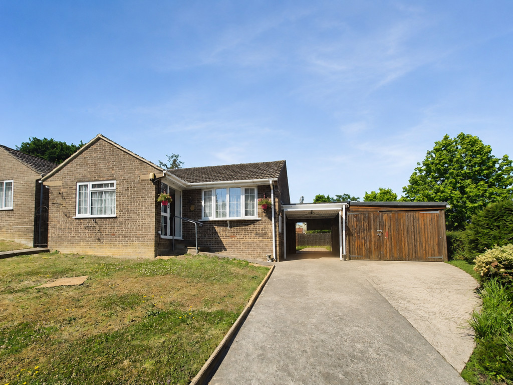2 bed Semi-detached bungalow for rent in Somerset. From Martin & Co - Yeovil