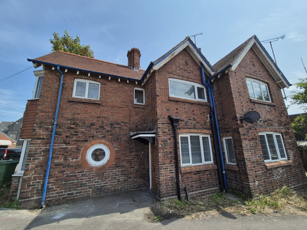2 bed 1st Floor Flat for rent in Somerset. From Martin & Co - Yeovil
