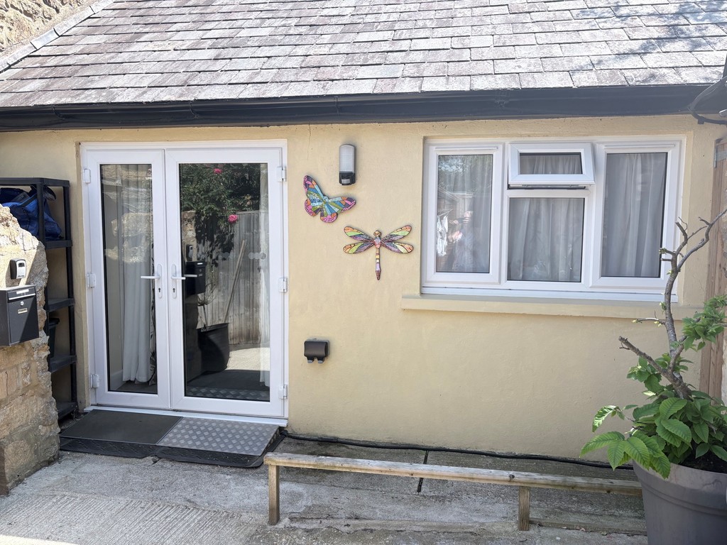 1 bed Terraced bungalow for rent in Somerset. From Martin & Co - Yeovil 1 bed Terraced bungalow for rent in Somerset. From Martin & Co - Yeovil
