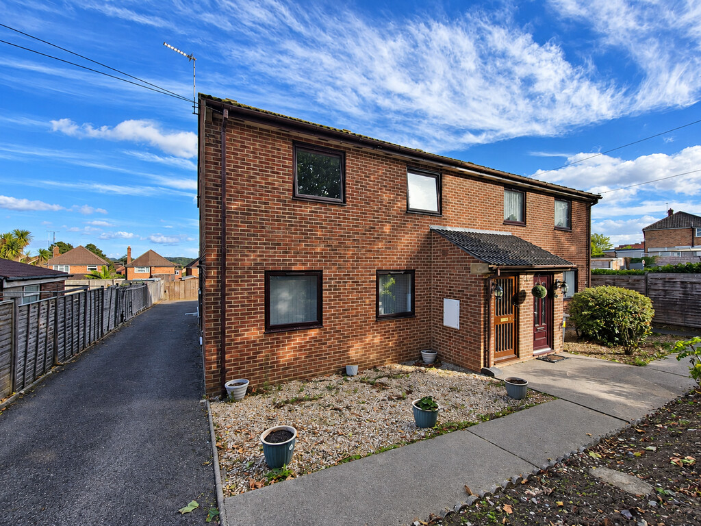2 bed Apartment for rent in Somerset. From Martin & Co - Yeovil