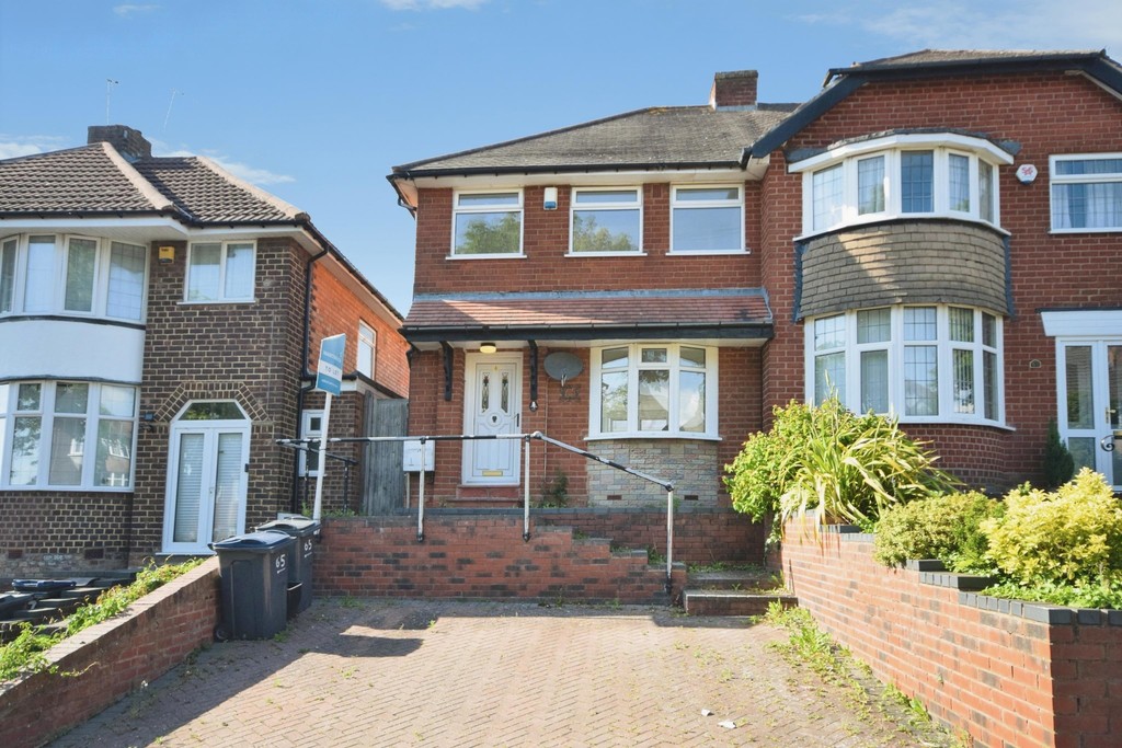 3 bed Semi Detached for rent in West Midlands. From Martin & Co - Solihull
