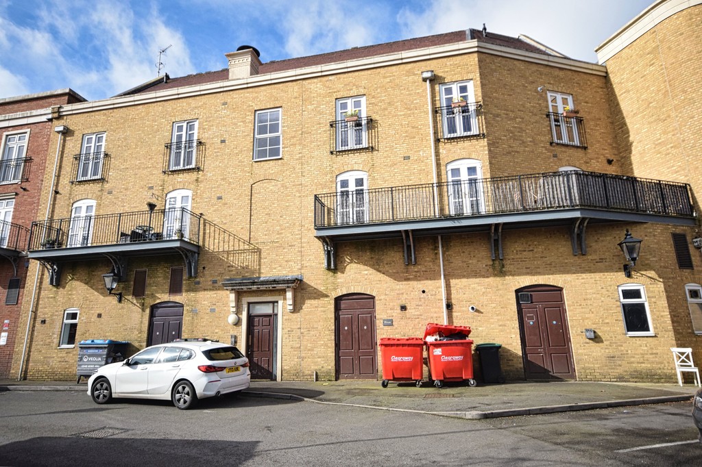 2 bed Apartment for rent in Solihull. From Martin & Co - Solihull 2 bed Apartment for rent in Solihull. From Martin & Co - Solihull