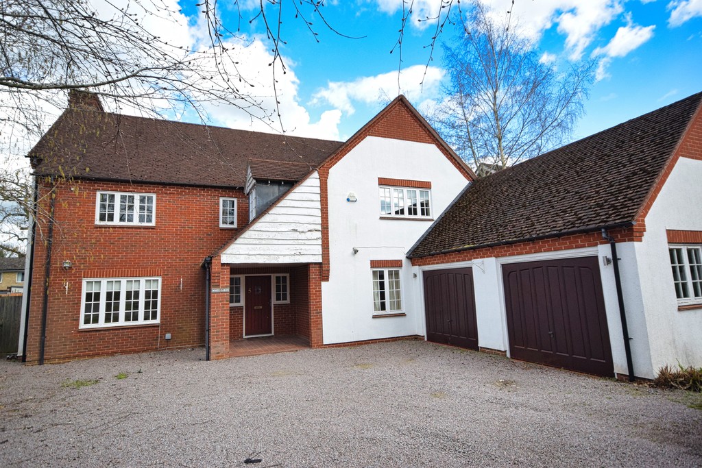 5 bed Detached for rent in West Midlands. From Martin & Co - Solihull