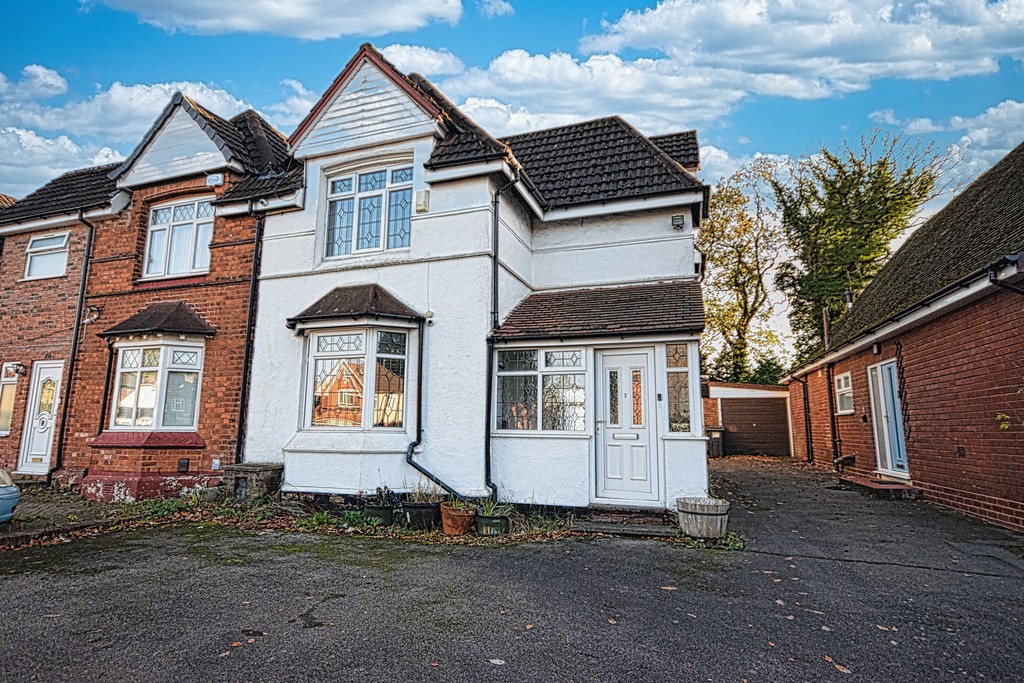 3 bed Semi Detached for rent in West Midlands. From Martin & Co - Solihull