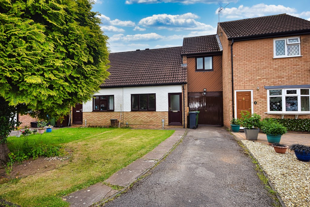 2 bed Mid Terraced House for rent in Shirley. From Martin & Co - Solihull