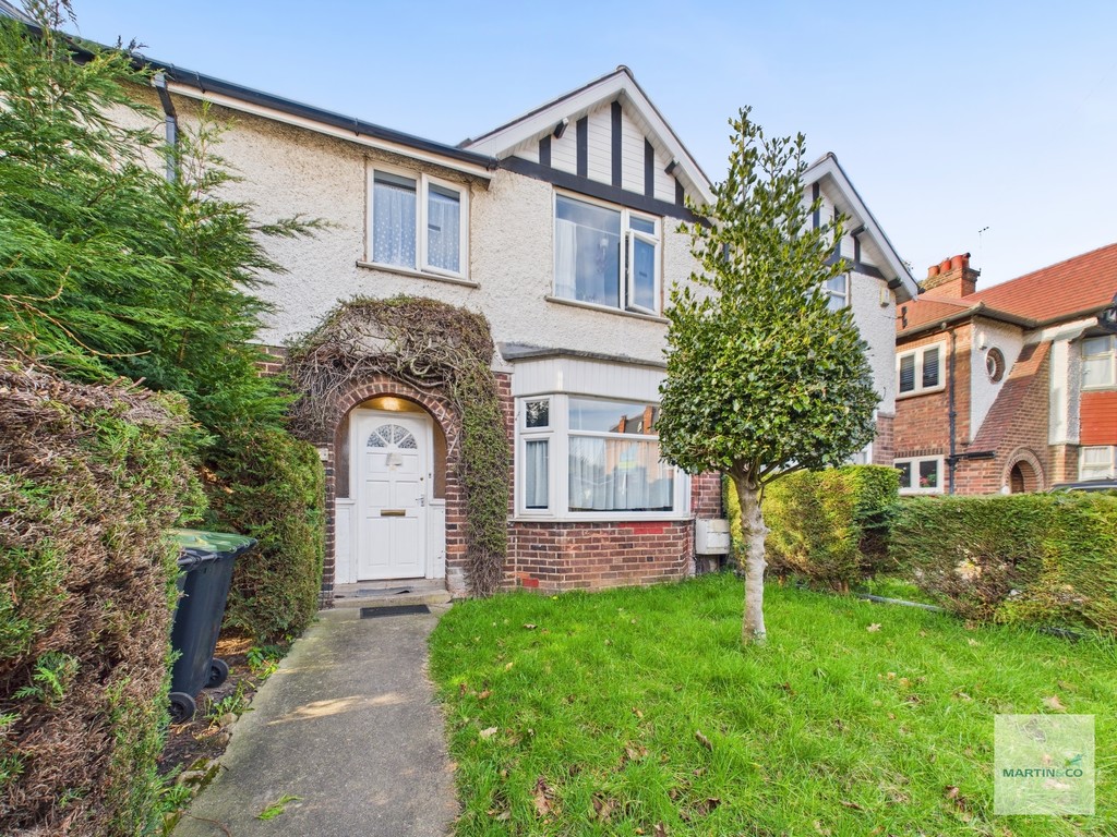 5 bed Mid Terraced House for rent in Nottingham. From Martin & Co - Beeston