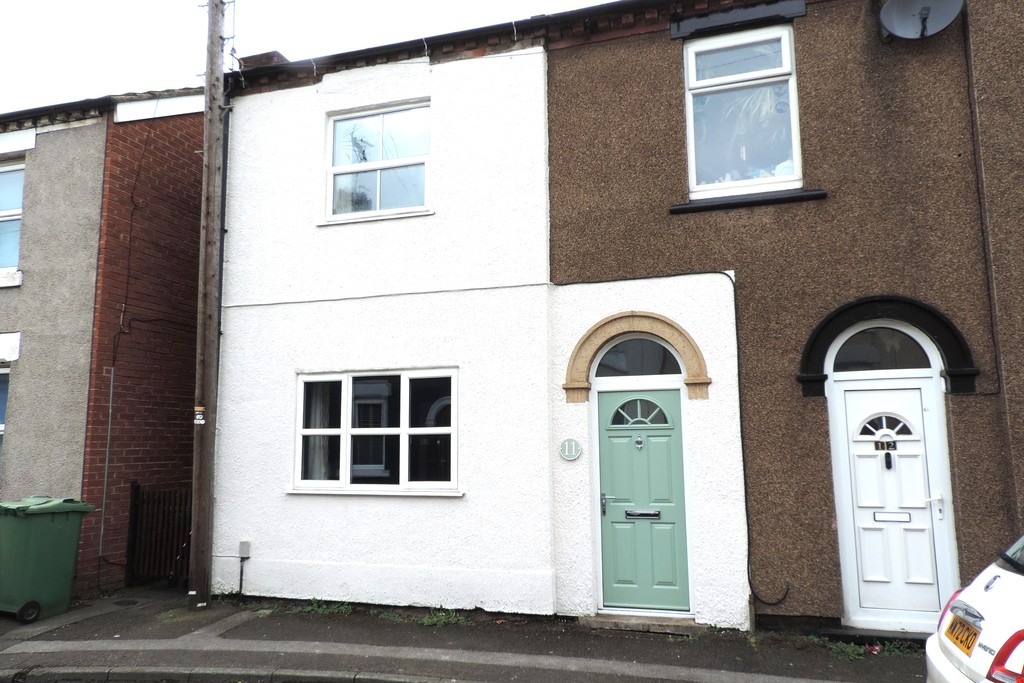 3 bed End of Terrace for rent in Staffs. From Martin & Co - Stafford