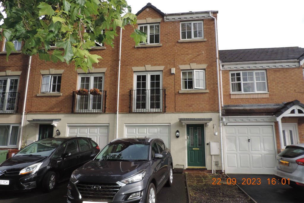 3 bed Town House for rent in Staffs. From Martin & Co - Stafford