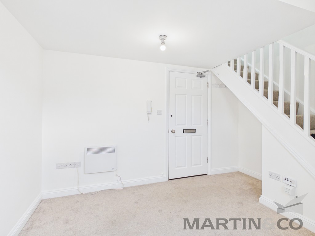 1 bed 1st Floor Flat for rent in How Wood. From Martin & Co - St Albans