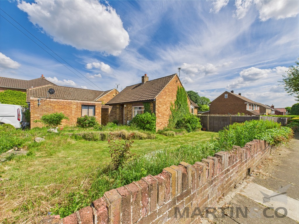 2 bed Detached bungalow for rent in Hertfordshire. From Martin & Co - St Albans