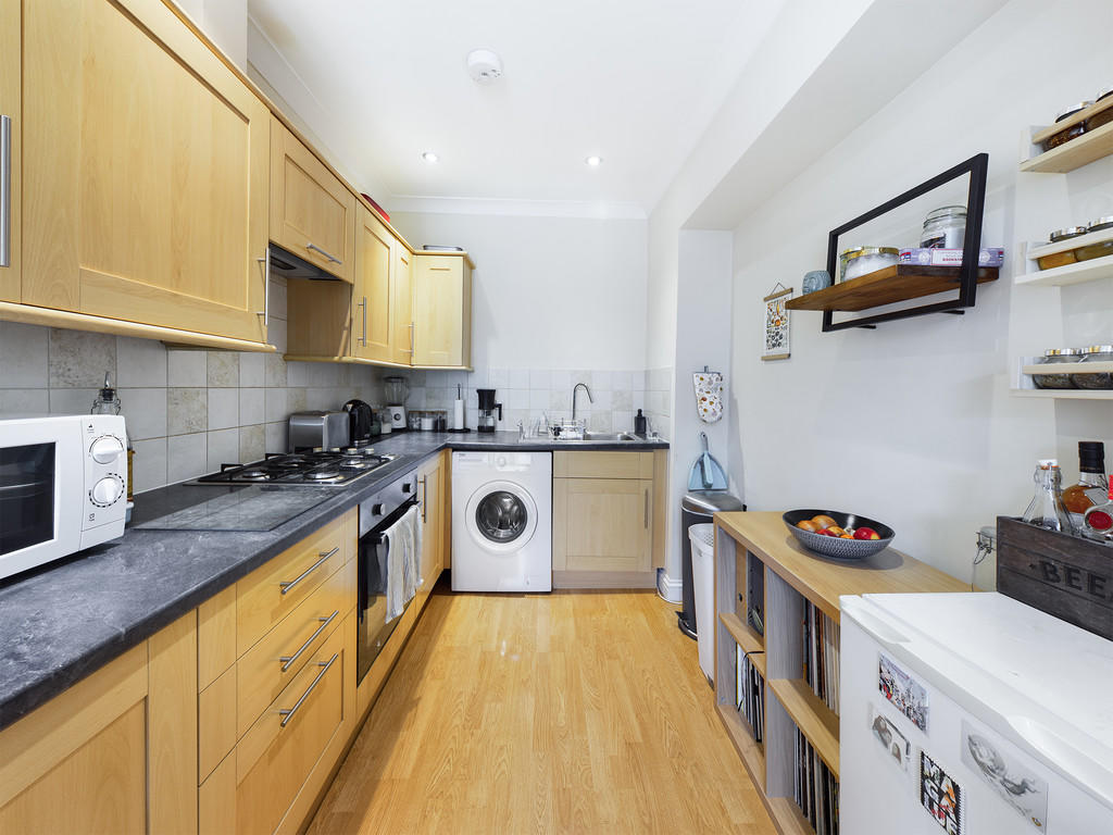 2 bed Flat for rent in Plymouth. From Martin & Co - Plymouth 