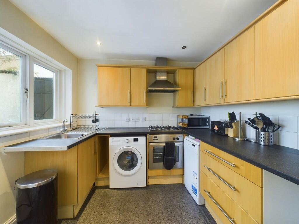 3 bed Mid Terraced House for rent in Plymouth. From Martin & Co - Plymouth 