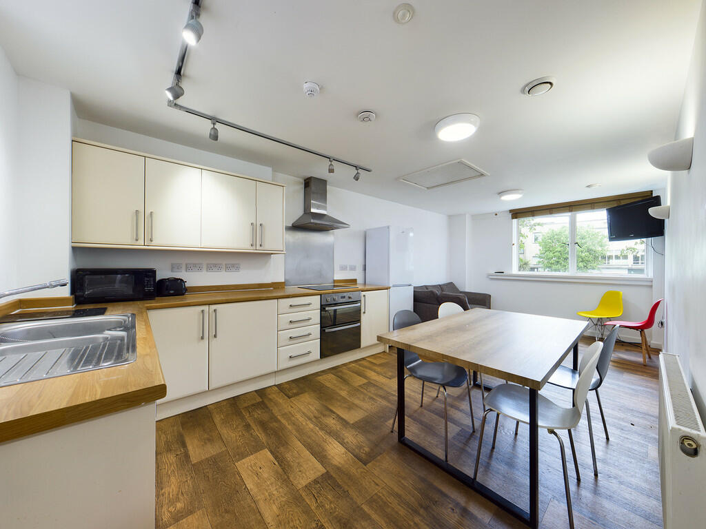 4 bed Apartment for rent in Plymouth. From Martin & Co - Plymouth 
