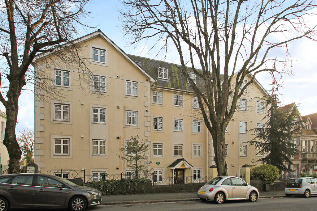 2 bed 1st Floor Flat for rent in Torpoint. From Martin & Co - Plymouth