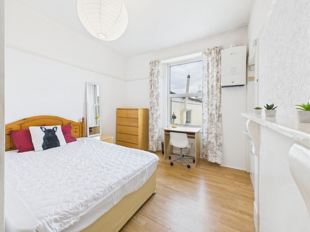 6 bed House Share for rent in Plymouth. From Martin & Co - Plymouth