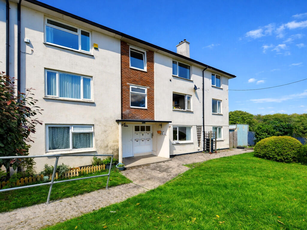 2 bed 1st Floor Flat for rent in Saltash. From Martin & Co - Plymouth