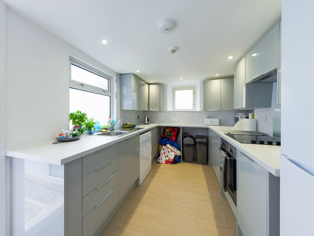 5 bed House Share for rent in Plymouth. From Martin & Co - Plymouth