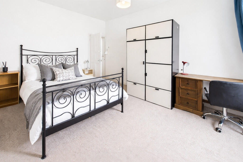 0 bed House Share for rent in Plymouth. From Martin & Co - Plymouth