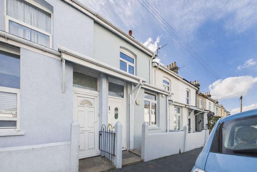 2 bed Mid Terraced House for rent in Plymouth. From Martin & Co - Plymouth 2 bed Mid Terraced House for rent in Plymouth. From Martin & Co - Plymouth