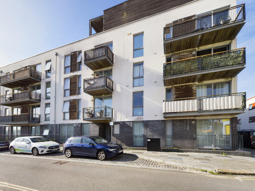 1 bed House (unspecified) for rent in Plymouth. From Martin & Co - Plymouth