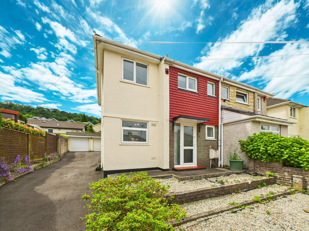 3 bed Semi Detached for rent in Plympton. From Martin & Co - Plymouth