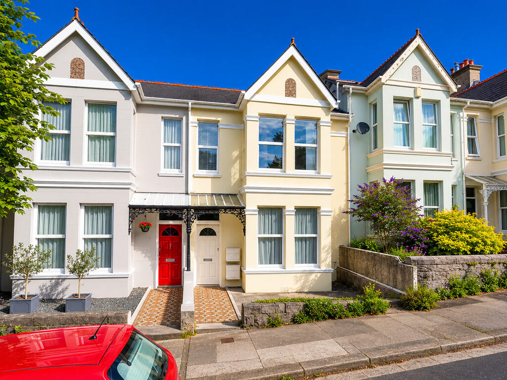 2 bed 1st Floor Flat for rent in Plymouth. From Martin & Co - Plymouth