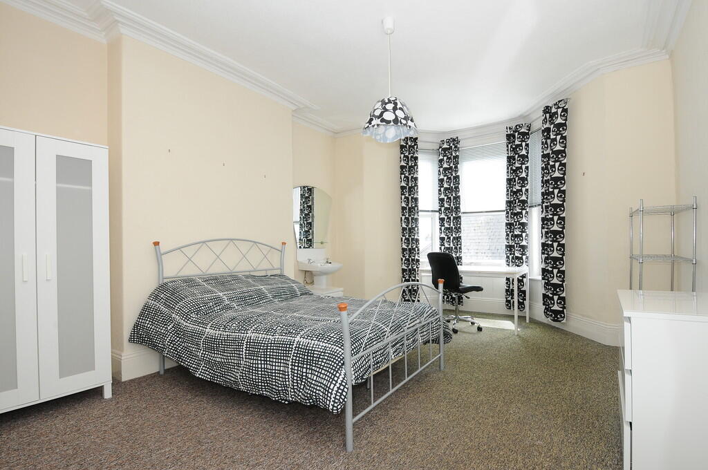 4 bed House Share for rent in Plymouth. From Martin & Co - Plymouth