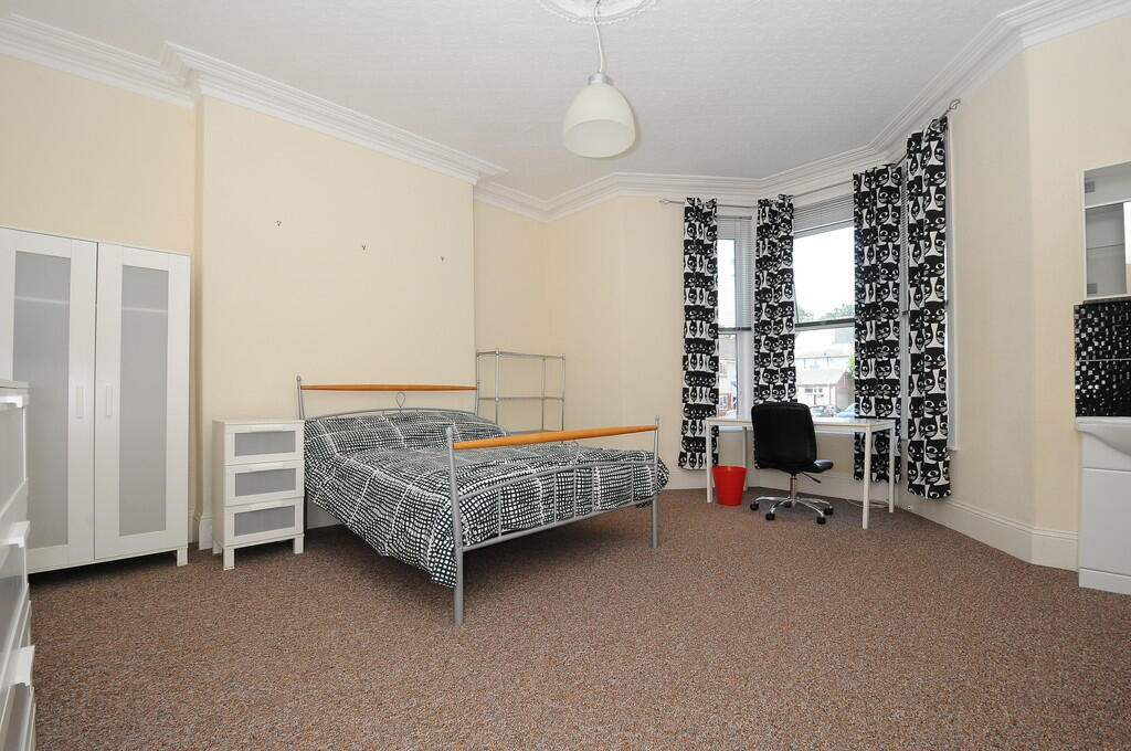 4 bed House Share for rent in Plymouth. From Martin & Co - Plymouth