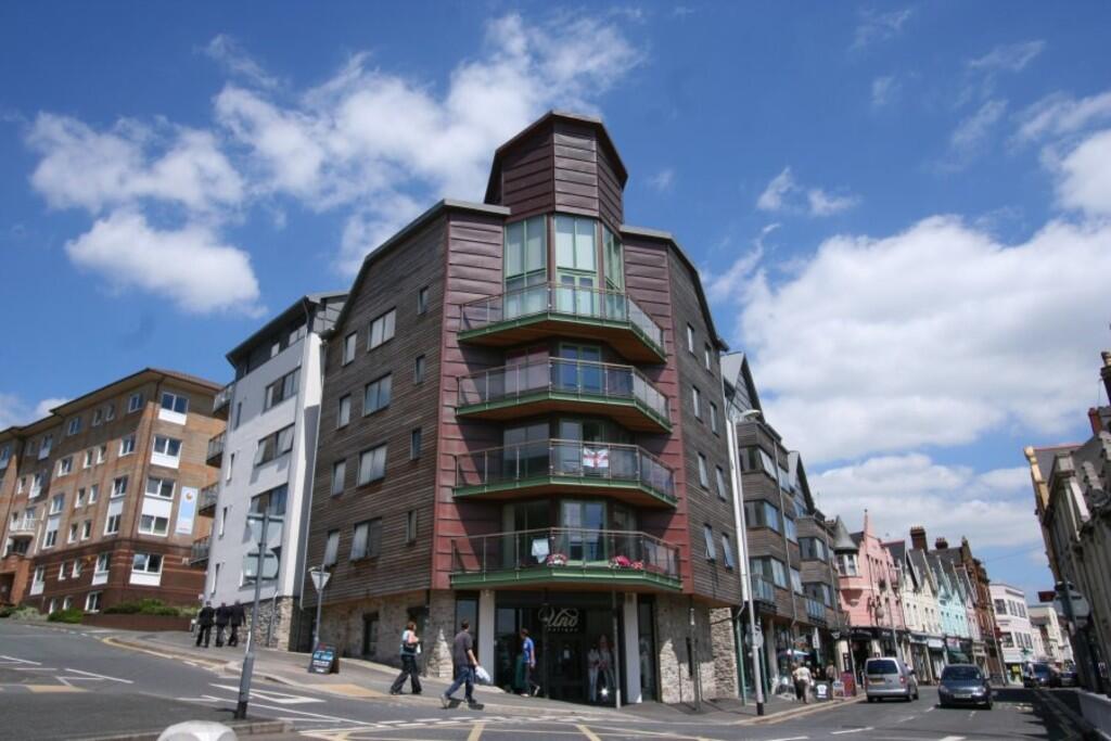 2 bed Penthouse for rent in Plymouth. From Martin & Co - Plymouth