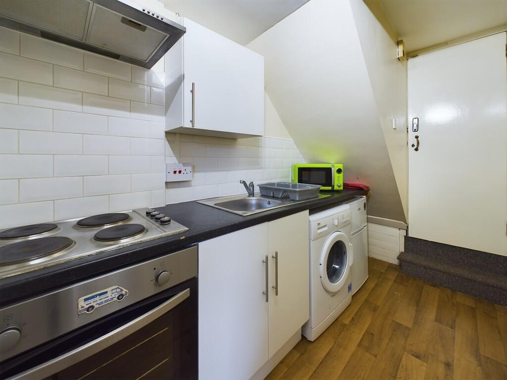 4 bed Studio for rent in Plymouth. From Martin & Co - Plymouth