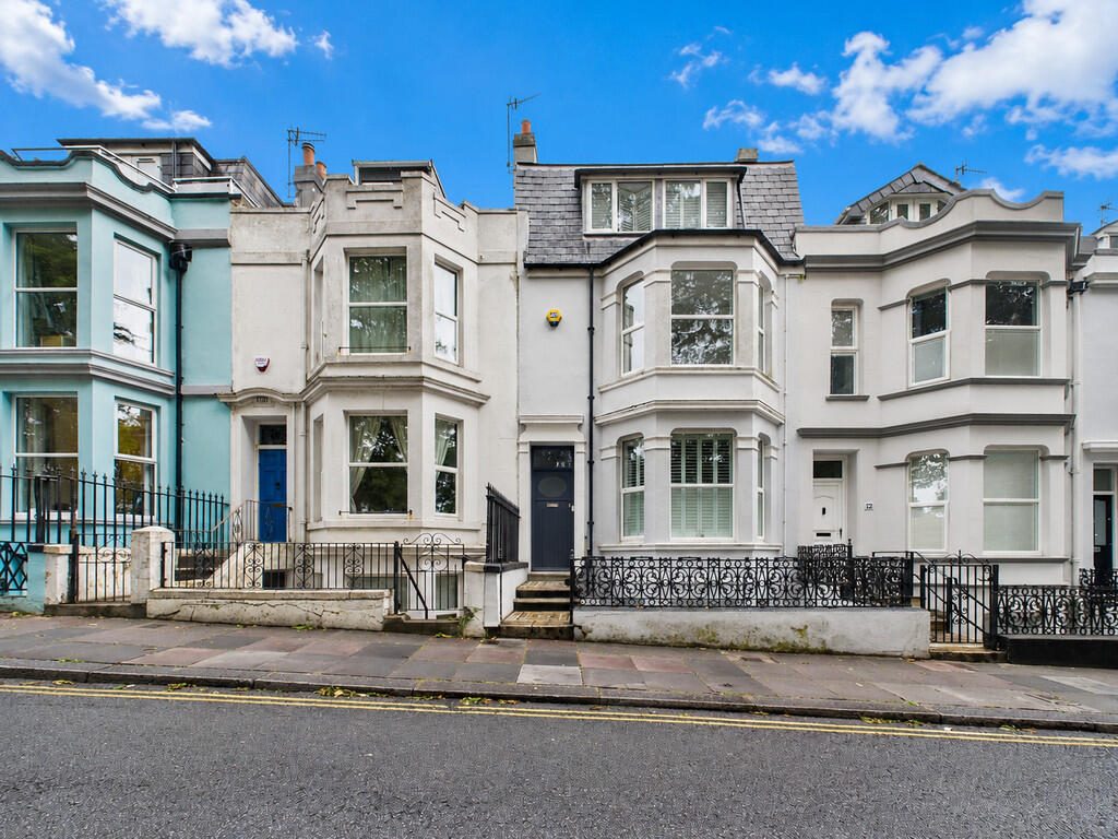4 bed Mid Terraced House for rent in Plymouth. From Martin & Co - Plymouth 4 bed Mid Terraced House for rent in Plymouth. From Martin & Co - Plymouth