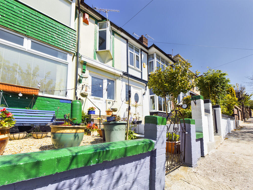 3 bed Mid Terraced House for rent in Plymouth. From Martin & Co - Plymouth