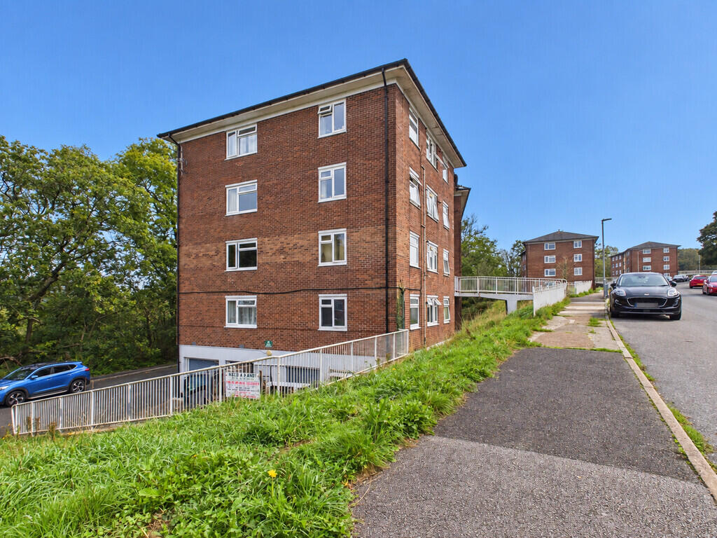 1 bed 1st Floor Flat for rent in Bickleigh. From Martin & Co - Plymouth