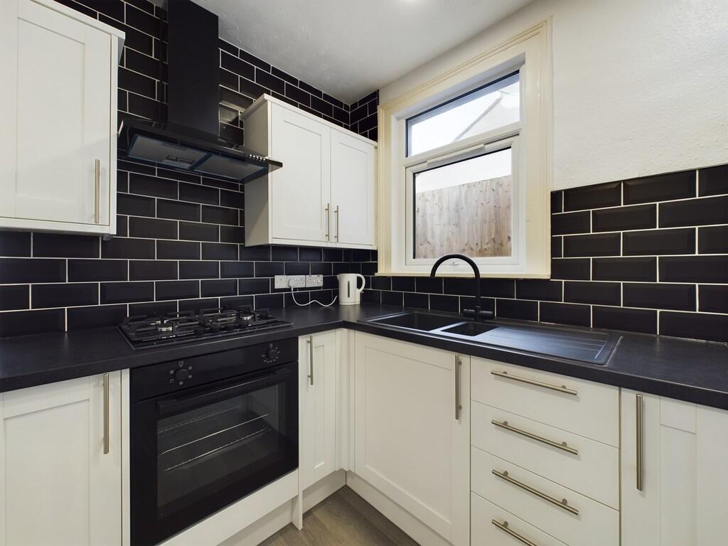 3 bed Mid Terraced House for rent in Plymouth. From Martin & Co - Plymouth