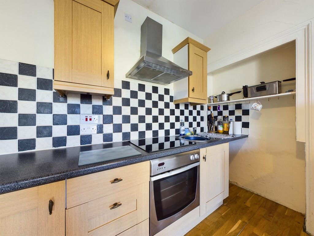 2 bed 1st Floor Flat for rent in Plymouth. From Martin & Co - Plymouth