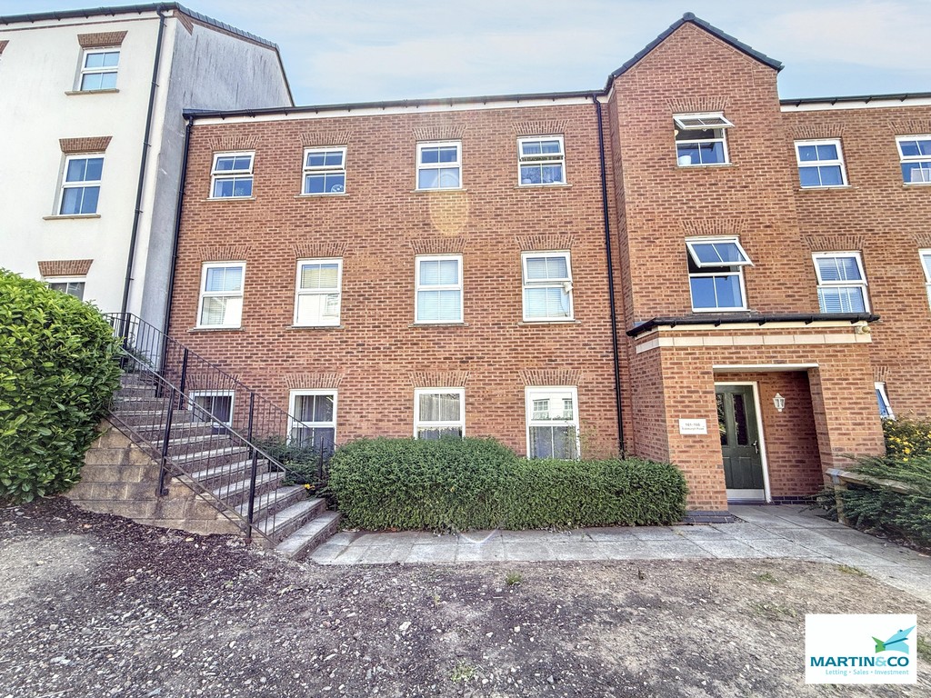 2 bed 1st Floor Flat for rent in Hartshill. From Martin & Co - Hinckley
