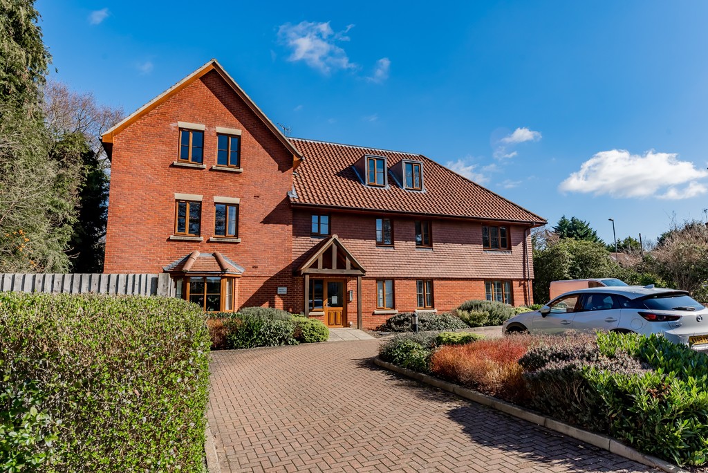 2 bed Apartment for rent in Surrey. From Martin & Co - Camberley