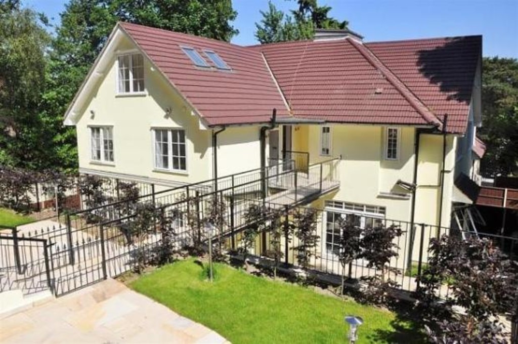 2 bed Apartment for rent in Surrey. From Martin & Co - Camberley