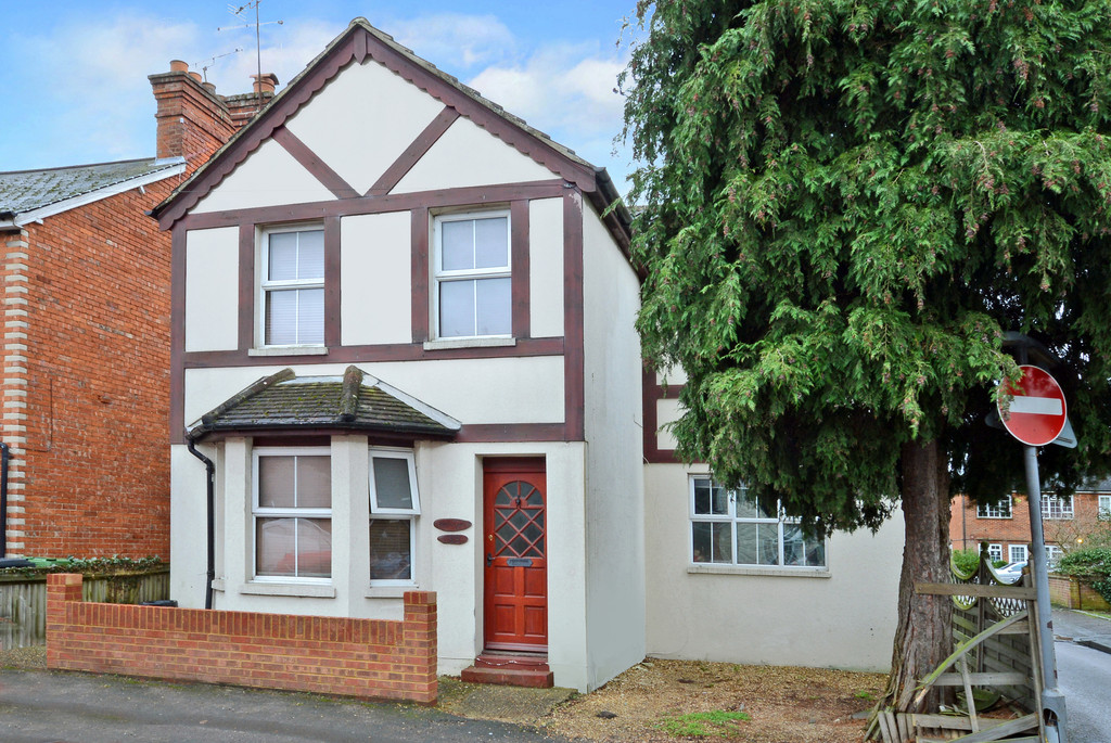 1 bed House Share for rent in Surrey. From Martin & Co - Camberley