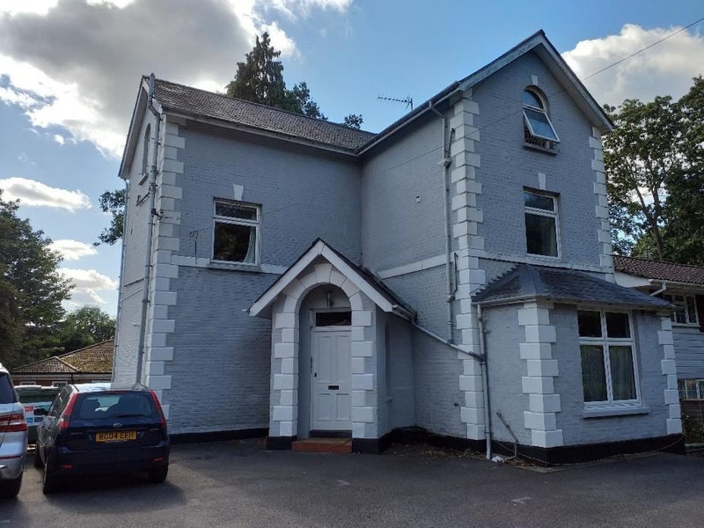 1 bed House Share for rent in Camberley. From Martin & Co - Camberley