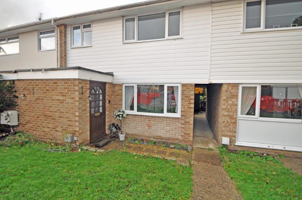 3 bed Mid Terraced House for rent in Surrey. From Martin & Co - Camberley