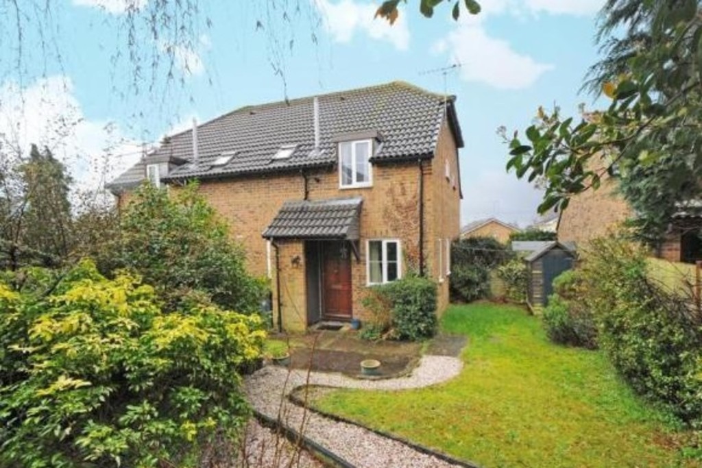 1 bed Mid Terraced House for rent in Lightwater. From Martin & Co - Camberley
