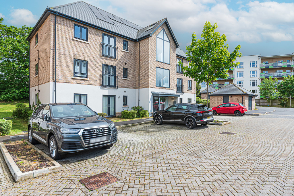 2 bed Apartment for rent in Berkshire. From Martin & Co - Camberley
