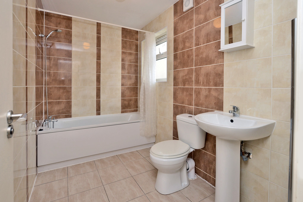 2 bed Apartment for rent in Surrey. From Martin & Co - Camberley 2 bed Apartment for rent in Surrey. From Martin & Co - Camberley